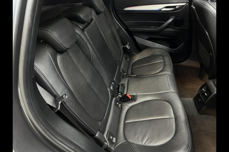 BMW X1 sDrive18i High Executive M-Pakket | Keyless | Pano
