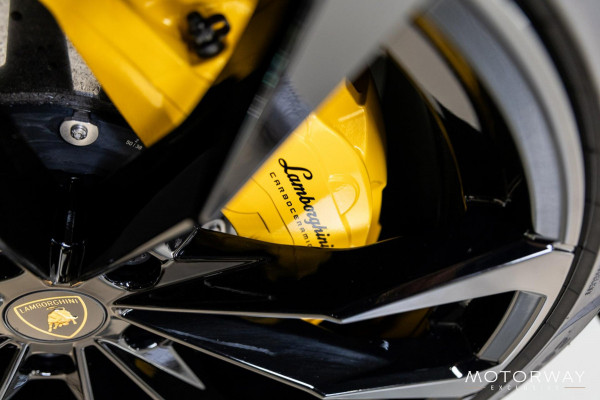 Lamborghini Urus 4.0 V8 |PANO|B&O|CERAMIC|FABRIEKSGARANTIE|FULL PPF|HUD|MASSAGE