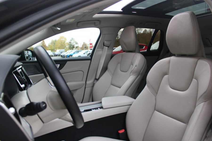 Volvo V60 Cross Country 2.0 B5 250PK CROSSCOUNTRY AWD Ultimate AWD (VIERWIELAANDRIJVING) | PANORAMISCH SCHUIF/KANTELDAK | PARKEERVERWARMING MET TIMER (STANDKACHEL) | MORITZ LEDEREN BEKLEDING MET COMFORTSTOELEN EN DUAL TONE LEDEREN STUURWIEL | ELEKTRISCH VERSTELBARE VOORSTOELEN MET GEHEUGEN OP BEIDE STOELEN | STOEL, STUUR EN ACHTERBANKVERWARMING | PREMIUM AUDIO BY HARMAN KARDON | ADAPTIEVE FULL LED KOPLAMPEN | LED MISTLAMPEN |VERLICHTINGS PACK 2 | INTELSAFE SURROUND | PARK ASSIST "VISIUAL PARK ASSIST" INCL. 360° VIEW | ROESTVRIJSTALEN SIDE SCUFF PLATES MET ''CROSS COUNTRY" INSCIP