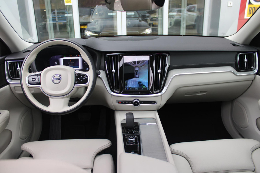 Volvo V60 Cross Country 2.0 B5 250PK CROSSCOUNTRY AWD Ultimate AWD (VIERWIELAANDRIJVING) | PANORAMISCH SCHUIF/KANTELDAK | PARKEERVERWARMING MET TIMER (STANDKACHEL) | MORITZ LEDEREN BEKLEDING MET COMFORTSTOELEN EN DUAL TONE LEDEREN STUURWIEL | ELEKTRISCH VERSTELBARE VOORSTOELEN MET GEHEUGEN OP BEIDE STOELEN | STOEL, STUUR EN ACHTERBANKVERWARMING | PREMIUM AUDIO BY HARMAN KARDON | ADAPTIEVE FULL LED KOPLAMPEN | LED MISTLAMPEN |VERLICHTINGS PACK 2 | INTELSAFE SURROUND | PARK ASSIST "VISIUAL PARK ASSIST" INCL. 360° VIEW | ROESTVRIJSTALEN SIDE SCUFF PLATES MET ''CROSS COUNTRY" INSCIP