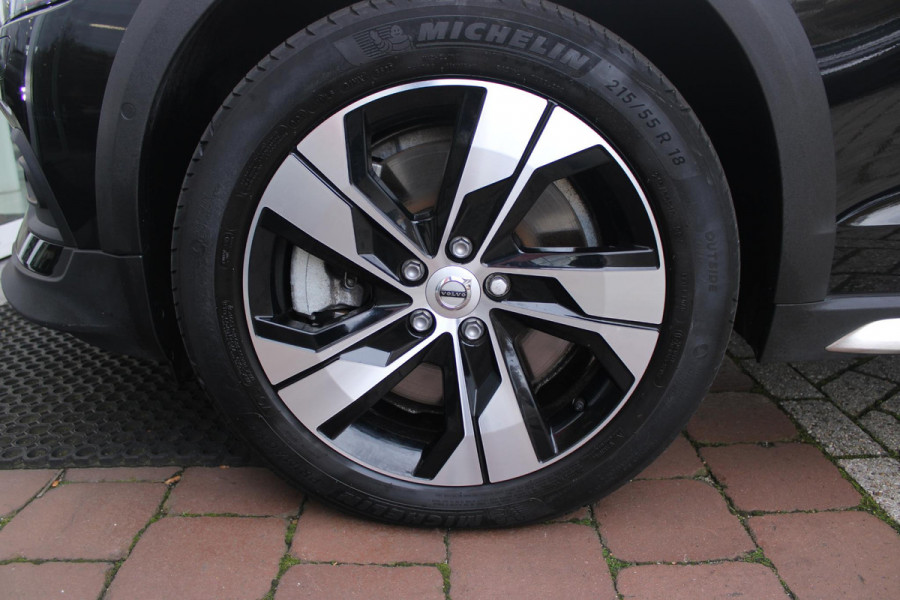 Volvo V60 Cross Country 2.0 B5 250PK CROSSCOUNTRY AWD Ultimate AWD (VIERWIELAANDRIJVING) | PANORAMISCH SCHUIF/KANTELDAK | PARKEERVERWARMING MET TIMER (STANDKACHEL) | MORITZ LEDEREN BEKLEDING MET COMFORTSTOELEN EN DUAL TONE LEDEREN STUURWIEL | ELEKTRISCH VERSTELBARE VOORSTOELEN MET GEHEUGEN OP BEIDE STOELEN | STOEL, STUUR EN ACHTERBANKVERWARMING | PREMIUM AUDIO BY HARMAN KARDON | ADAPTIEVE FULL LED KOPLAMPEN | LED MISTLAMPEN |VERLICHTINGS PACK 2 | INTELSAFE SURROUND | PARK ASSIST "VISIUAL PARK ASSIST" INCL. 360° VIEW | ROESTVRIJSTALEN SIDE SCUFF PLATES MET ''CROSS COUNTRY" INSCIP