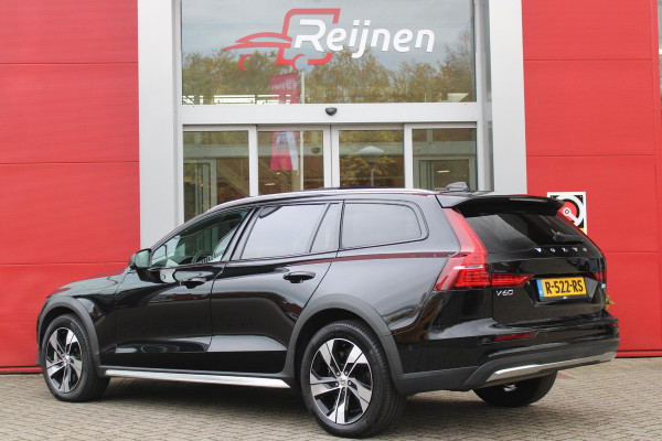 Volvo V60 Cross Country 2.0 B5 250PK CROSSCOUNTRY AWD Ultimate AWD (VIERWIELAANDRIJVING) | PANORAMISCH SCHUIF/KANTELDAK | PARKEERVERWARMING MET TIMER (STANDKACHEL) | MORITZ LEDEREN BEKLEDING MET COMFORTSTOELEN EN DUAL TONE LEDEREN STUURWIEL | ELEKTRISCH VERSTELBARE VOORSTOELEN MET GEHEUGEN OP BEIDE STOELEN | STOEL, STUUR EN ACHTERBANKVERWARMING | PREMIUM AUDIO BY HARMAN KARDON | ADAPTIEVE FULL LED KOPLAMPEN | LED MISTLAMPEN |VERLICHTINGS PACK 2 | INTELSAFE SURROUND | PARK ASSIST "VISIUAL PARK ASSIST" INCL. 360° VIEW | ROESTVRIJSTALEN SIDE SCUFF PLATES MET ''CROSS COUNTRY" INSCIP