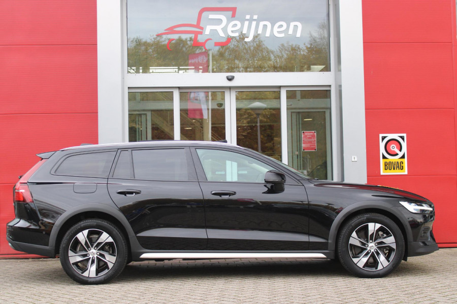 Volvo V60 Cross Country 2.0 B5 250PK CROSSCOUNTRY AWD Ultimate AWD (VIERWIELAANDRIJVING) | PANORAMISCH SCHUIF/KANTELDAK | PARKEERVERWARMING MET TIMER (STANDKACHEL) | MORITZ LEDEREN BEKLEDING MET COMFORTSTOELEN EN DUAL TONE LEDEREN STUURWIEL | ELEKTRISCH VERSTELBARE VOORSTOELEN MET GEHEUGEN OP BEIDE STOELEN | STOEL, STUUR EN ACHTERBANKVERWARMING | PREMIUM AUDIO BY HARMAN KARDON | ADAPTIEVE FULL LED KOPLAMPEN | LED MISTLAMPEN |VERLICHTINGS PACK 2 | INTELSAFE SURROUND | PARK ASSIST "VISIUAL PARK ASSIST" INCL. 360° VIEW | ROESTVRIJSTALEN SIDE SCUFF PLATES MET ''CROSS COUNTRY" INSCIP