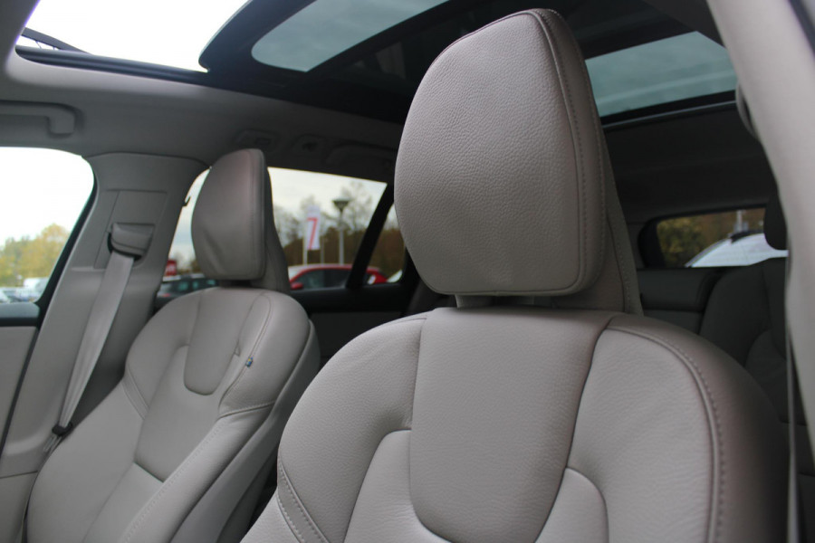 Volvo V60 Cross Country 2.0 B5 250PK CROSSCOUNTRY AWD Ultimate AWD (VIERWIELAANDRIJVING) | PANORAMISCH SCHUIF/KANTELDAK | PARKEERVERWARMING MET TIMER (STANDKACHEL) | MORITZ LEDEREN BEKLEDING MET COMFORTSTOELEN EN DUAL TONE LEDEREN STUURWIEL | ELEKTRISCH VERSTELBARE VOORSTOELEN MET GEHEUGEN OP BEIDE STOELEN | STOEL, STUUR EN ACHTERBANKVERWARMING | PREMIUM AUDIO BY HARMAN KARDON | ADAPTIEVE FULL LED KOPLAMPEN | LED MISTLAMPEN |VERLICHTINGS PACK 2 | INTELSAFE SURROUND | PARK ASSIST "VISIUAL PARK ASSIST" INCL. 360° VIEW | ROESTVRIJSTALEN SIDE SCUFF PLATES MET ''CROSS COUNTRY" INSCIP