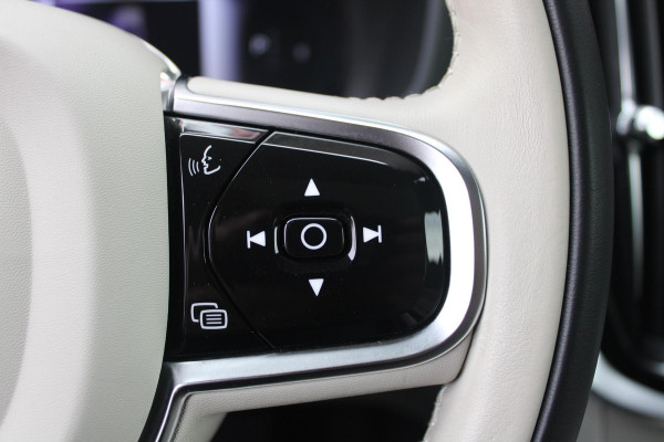 Volvo V60 Cross Country 2.0 B5 250PK CROSSCOUNTRY AWD Ultimate AWD (VIERWIELAANDRIJVING) | PANORAMISCH SCHUIF/KANTELDAK | PARKEERVERWARMING MET TIMER (STANDKACHEL) | MORITZ LEDEREN BEKLEDING MET COMFORTSTOELEN EN DUAL TONE LEDEREN STUURWIEL | ELEKTRISCH VERSTELBARE VOORSTOELEN MET GEHEUGEN OP BEIDE STOELEN | STOEL, STUUR EN ACHTERBANKVERWARMING | PREMIUM AUDIO BY HARMAN KARDON | ADAPTIEVE FULL LED KOPLAMPEN | LED MISTLAMPEN |VERLICHTINGS PACK 2 | INTELSAFE SURROUND | PARK ASSIST "VISIUAL PARK ASSIST" INCL. 360° VIEW | ROESTVRIJSTALEN SIDE SCUFF PLATES MET ''CROSS COUNTRY" INSCIP