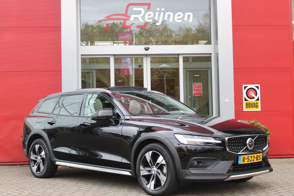 Volvo V60 Cross Country 2.0 B5 250PK CROSSCOUNTRY AWD Ultimate AWD (VIERWIELAANDRIJVING) | PANORAMISCH SCHUIF/KANTELDAK | PARKEERVERWARMING MET TIMER (STANDKACHEL) | MORITZ LEDEREN BEKLEDING MET COMFORTSTOELEN EN DUAL TONE LEDEREN STUURWIEL | ELEKTRISCH VERSTELBARE VOORSTOELEN MET GEHEUGEN OP BEIDE STOELEN | STOEL, STUUR EN ACHTERBANKVERWARMING | PREMIUM AUDIO BY HARMAN KARDON | ADAPTIEVE FULL LED KOPLAMPEN | LED MISTLAMPEN |VERLICHTINGS PACK 2 | INTELSAFE SURROUND | PARK ASSIST "VISIUAL PARK ASSIST" INCL. 360° VIEW | ROESTVRIJSTALEN SIDE SCUFF PLATES MET ''CROSS COUNTRY" INSCIP