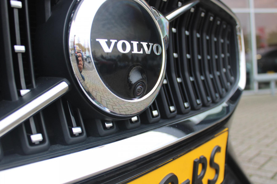 Volvo V60 Cross Country 2.0 B5 250PK CROSSCOUNTRY AWD Ultimate AWD (VIERWIELAANDRIJVING) | PANORAMISCH SCHUIF/KANTELDAK | PARKEERVERWARMING MET TIMER (STANDKACHEL) | MORITZ LEDEREN BEKLEDING MET COMFORTSTOELEN EN DUAL TONE LEDEREN STUURWIEL | ELEKTRISCH VERSTELBARE VOORSTOELEN MET GEHEUGEN OP BEIDE STOELEN | STOEL, STUUR EN ACHTERBANKVERWARMING | PREMIUM AUDIO BY HARMAN KARDON | ADAPTIEVE FULL LED KOPLAMPEN | LED MISTLAMPEN |VERLICHTINGS PACK 2 | INTELSAFE SURROUND | PARK ASSIST "VISIUAL PARK ASSIST" INCL. 360° VIEW | ROESTVRIJSTALEN SIDE SCUFF PLATES MET ''CROSS COUNTRY" INSCIP