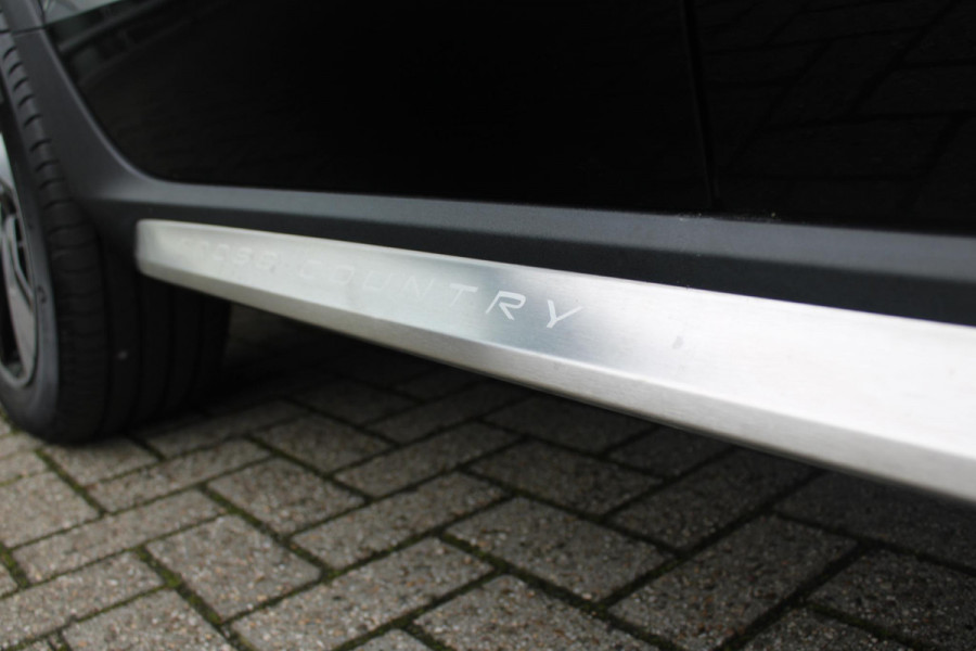 Volvo V60 Cross Country 2.0 B5 250PK CROSSCOUNTRY AWD Ultimate AWD (VIERWIELAANDRIJVING) | PANORAMISCH SCHUIF/KANTELDAK | PARKEERVERWARMING MET TIMER (STANDKACHEL) | MORITZ LEDEREN BEKLEDING MET COMFORTSTOELEN EN DUAL TONE LEDEREN STUURWIEL | ELEKTRISCH VERSTELBARE VOORSTOELEN MET GEHEUGEN OP BEIDE STOELEN | STOEL, STUUR EN ACHTERBANKVERWARMING | PREMIUM AUDIO BY HARMAN KARDON | ADAPTIEVE FULL LED KOPLAMPEN | LED MISTLAMPEN |VERLICHTINGS PACK 2 | INTELSAFE SURROUND | PARK ASSIST "VISIUAL PARK ASSIST" INCL. 360° VIEW | ROESTVRIJSTALEN SIDE SCUFF PLATES MET ''CROSS COUNTRY" INSCIP