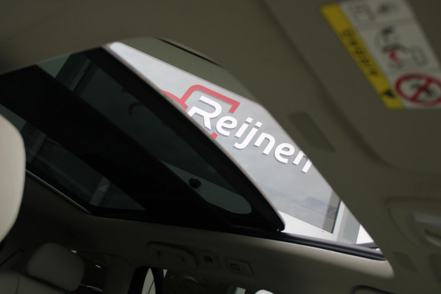 Volvo V60 Cross Country 2.0 B5 250PK CROSSCOUNTRY AWD Ultimate AWD (VIERWIELAANDRIJVING) | PANORAMISCH SCHUIF/KANTELDAK | PARKEERVERWARMING MET TIMER (STANDKACHEL) | MORITZ LEDEREN BEKLEDING MET COMFORTSTOELEN EN DUAL TONE LEDEREN STUURWIEL | ELEKTRISCH VERSTELBARE VOORSTOELEN MET GEHEUGEN OP BEIDE STOELEN | STOEL, STUUR EN ACHTERBANKVERWARMING | PREMIUM AUDIO BY HARMAN KARDON | ADAPTIEVE FULL LED KOPLAMPEN | LED MISTLAMPEN |VERLICHTINGS PACK 2 | INTELSAFE SURROUND | PARK ASSIST "VISIUAL PARK ASSIST" INCL. 360° VIEW | ROESTVRIJSTALEN SIDE SCUFF PLATES MET ''CROSS COUNTRY" INSCIP