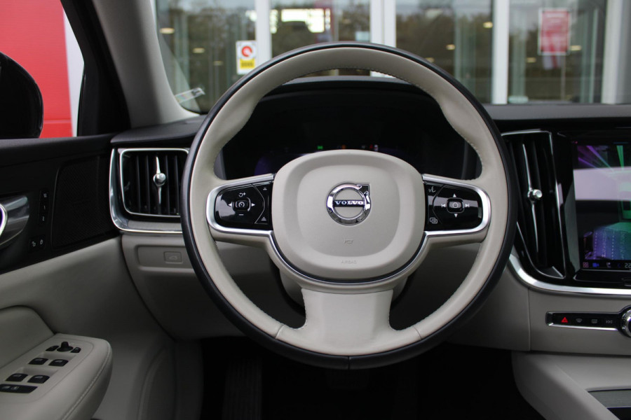Volvo V60 Cross Country 2.0 B5 250PK CROSSCOUNTRY AWD Ultimate AWD (VIERWIELAANDRIJVING) | PANORAMISCH SCHUIF/KANTELDAK | PARKEERVERWARMING MET TIMER (STANDKACHEL) | MORITZ LEDEREN BEKLEDING MET COMFORTSTOELEN EN DUAL TONE LEDEREN STUURWIEL | ELEKTRISCH VERSTELBARE VOORSTOELEN MET GEHEUGEN OP BEIDE STOELEN | STOEL, STUUR EN ACHTERBANKVERWARMING | PREMIUM AUDIO BY HARMAN KARDON | ADAPTIEVE FULL LED KOPLAMPEN | LED MISTLAMPEN |VERLICHTINGS PACK 2 | INTELSAFE SURROUND | PARK ASSIST "VISIUAL PARK ASSIST" INCL. 360° VIEW | ROESTVRIJSTALEN SIDE SCUFF PLATES MET ''CROSS COUNTRY" INSCIP