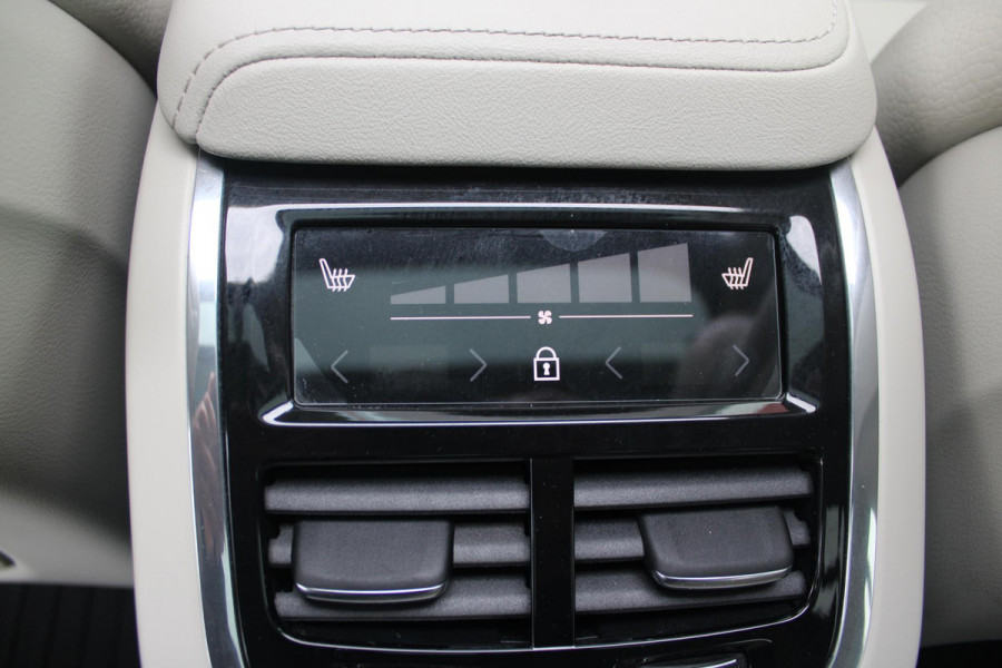 Volvo V60 Cross Country 2.0 B5 250PK CROSSCOUNTRY AWD Ultimate AWD (VIERWIELAANDRIJVING) | PANORAMISCH SCHUIF/KANTELDAK | PARKEERVERWARMING MET TIMER (STANDKACHEL) | MORITZ LEDEREN BEKLEDING MET COMFORTSTOELEN EN DUAL TONE LEDEREN STUURWIEL | ELEKTRISCH VERSTELBARE VOORSTOELEN MET GEHEUGEN OP BEIDE STOELEN | STOEL, STUUR EN ACHTERBANKVERWARMING | PREMIUM AUDIO BY HARMAN KARDON | ADAPTIEVE FULL LED KOPLAMPEN | LED MISTLAMPEN |VERLICHTINGS PACK 2 | INTELSAFE SURROUND | PARK ASSIST "VISIUAL PARK ASSIST" INCL. 360° VIEW | ROESTVRIJSTALEN SIDE SCUFF PLATES MET ''CROSS COUNTRY" INSCIP