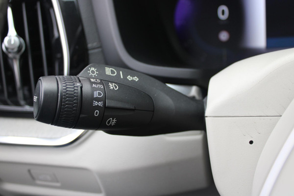 Volvo V60 Cross Country 2.0 B5 250PK CROSSCOUNTRY AWD Ultimate AWD (VIERWIELAANDRIJVING) | PANORAMISCH SCHUIF/KANTELDAK | PARKEERVERWARMING MET TIMER (STANDKACHEL) | MORITZ LEDEREN BEKLEDING MET COMFORTSTOELEN EN DUAL TONE LEDEREN STUURWIEL | ELEKTRISCH VERSTELBARE VOORSTOELEN MET GEHEUGEN OP BEIDE STOELEN | STOEL, STUUR EN ACHTERBANKVERWARMING | PREMIUM AUDIO BY HARMAN KARDON | ADAPTIEVE FULL LED KOPLAMPEN | LED MISTLAMPEN |VERLICHTINGS PACK 2 | INTELSAFE SURROUND | PARK ASSIST "VISIUAL PARK ASSIST" INCL. 360° VIEW | ROESTVRIJSTALEN SIDE SCUFF PLATES MET ''CROSS COUNTRY" INSCIP