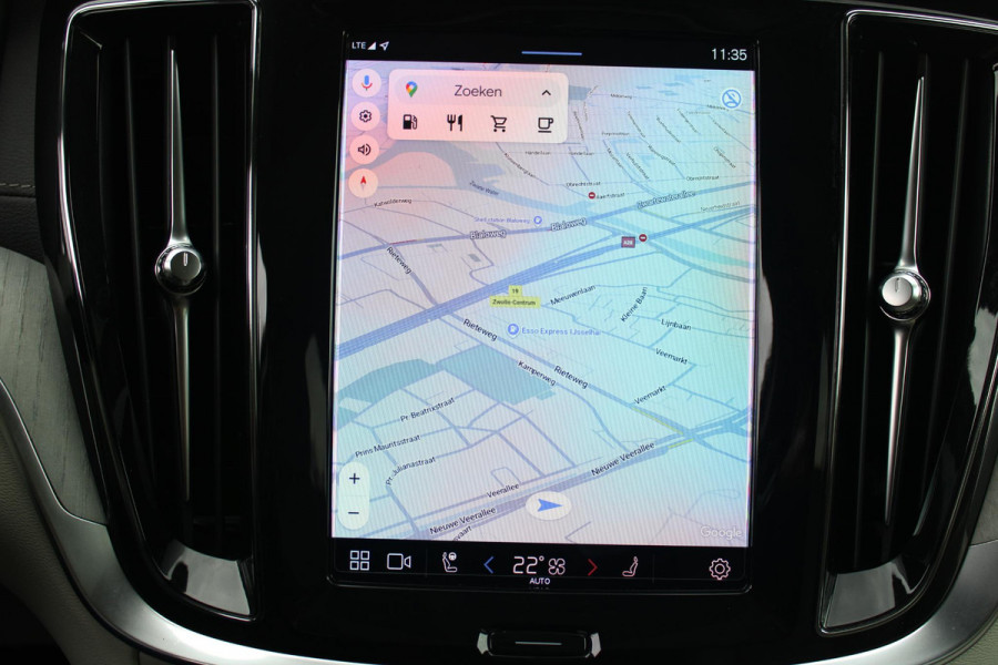 Volvo V60 Cross Country 2.0 B5 250PK CROSSCOUNTRY AWD Ultimate AWD (VIERWIELAANDRIJVING) | PANORAMISCH SCHUIF/KANTELDAK | PARKEERVERWARMING MET TIMER (STANDKACHEL) | MORITZ LEDEREN BEKLEDING MET COMFORTSTOELEN EN DUAL TONE LEDEREN STUURWIEL | ELEKTRISCH VERSTELBARE VOORSTOELEN MET GEHEUGEN OP BEIDE STOELEN | STOEL, STUUR EN ACHTERBANKVERWARMING | PREMIUM AUDIO BY HARMAN KARDON | ADAPTIEVE FULL LED KOPLAMPEN | LED MISTLAMPEN |VERLICHTINGS PACK 2 | INTELSAFE SURROUND | PARK ASSIST "VISIUAL PARK ASSIST" INCL. 360° VIEW | ROESTVRIJSTALEN SIDE SCUFF PLATES MET ''CROSS COUNTRY" INSCIP