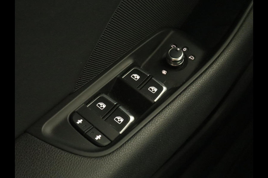 Audi A3 1.0 TFSI Sport S Line | Carplay | Full LED | Sportstoelen | Half leder | Navigatie | Climate control | Parkeerhulp | Cruise control