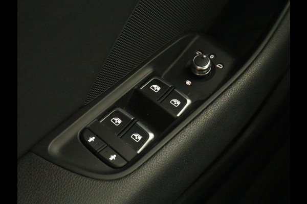 Audi A3 1.0 TFSI Sport S Line | Carplay | Full LED | Sportstoelen | Half leder | Navigatie | Climate control | Parkeerhulp | Cruise control