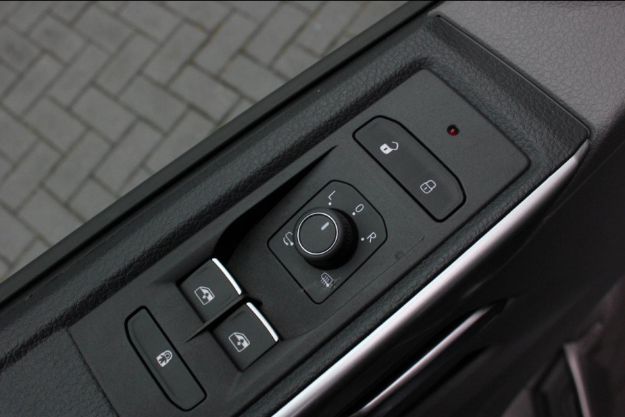 Volkswagen Transporter 2.0 TDI L2H1 BULLI DUBBEL CABINE 150PK DSG 2023 DEMO / ACTIVE DISPLAY / BILSTEIN SCHROEFSET / NIEUWSTAAT