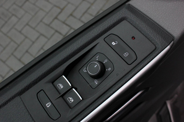 Volkswagen Transporter 2.0 TDI L2H1 BULLI DUBBEL CABINE 150PK DSG 2023 DEMO / ACTIVE DISPLAY / BILSTEIN SCHROEFSET / NIEUWSTAAT
