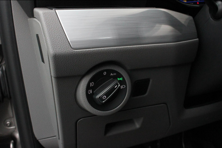 Volkswagen Transporter 2.0 TDI L2H1 BULLI DUBBEL CABINE 150PK DSG 2023 DEMO / ACTIVE DISPLAY / BILSTEIN SCHROEFSET / NIEUWSTAAT