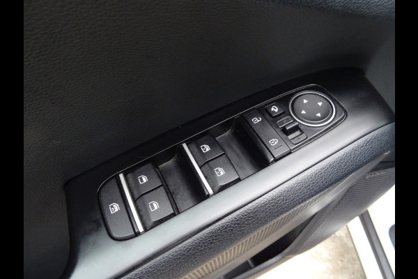 Kia e-Soul ExecutiveLine 64 kWh * TREKHAAK * LEER * DEALER ONDERH. !!