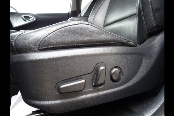 Kia e-Soul ExecutiveLine 64 kWh * TREKHAAK * LEER * DEALER ONDERH. !!