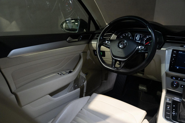 Volkswagen Passat 1.5 TSI Highline | Pano | Automaat | Trekhaak