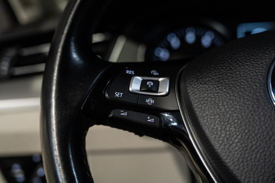 Volkswagen Passat 1.5 TSI Highline | Pano | Automaat | Trekhaak