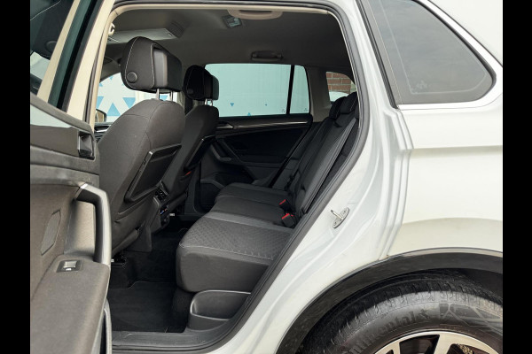 Volkswagen Tiguan 1.5 TSI ACT Highline 150 PK R-Line DSG Blindspot Led Elektr.Trekhaak Garantie