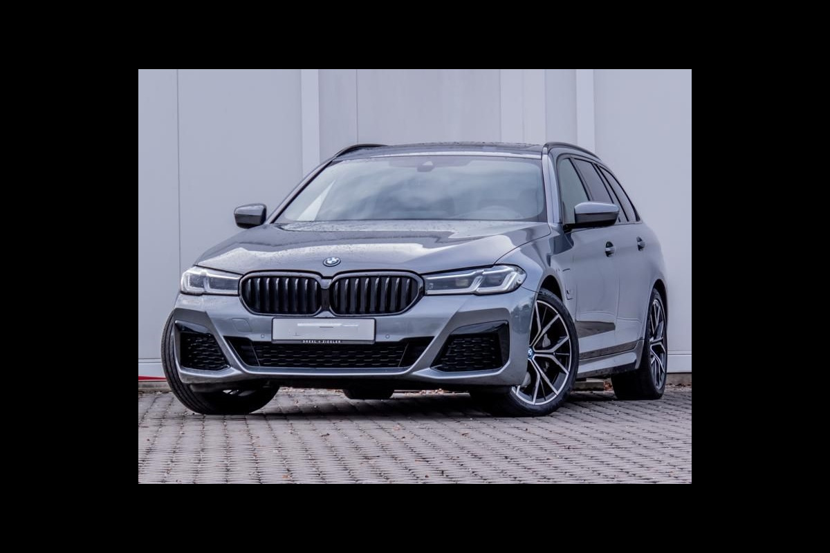 BMW 5 Serie Touring 530e xDrive M-SPORT ** LASER, LEDER, PANORAMA, TREKH, HuD, HiFi, 19-inch LMV ** € 42.750,= onder NP - Ex-BMW AG ** ** INFORMEER OOK NAAR ONZE AANTREKKELIJKE FINANCIAL-LEASE TARIEVEN **