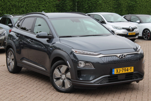Hyundai Kona EV Premium 64 kWh / Camera / Leder / Head-up / 18'' / Navigatie / Stuur+Stoelverwarming / Keyless / KRELL Audio / DAB / ACC