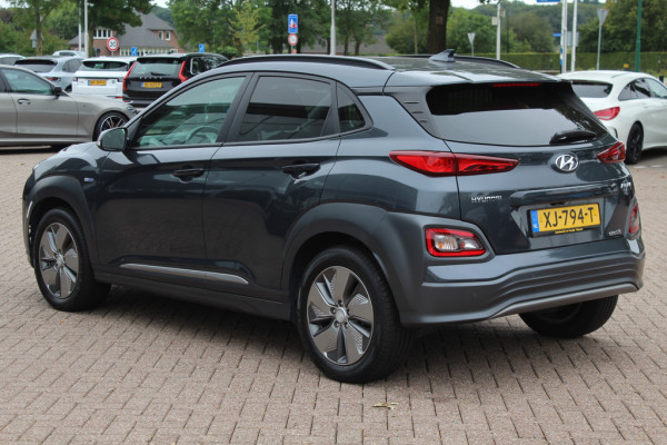Hyundai Kona EV Premium 64 kWh / Camera / Leder / Head-up / 18'' / Navigatie / Stuur+Stoelverwarming / Keyless / KRELL Audio / DAB / ACC