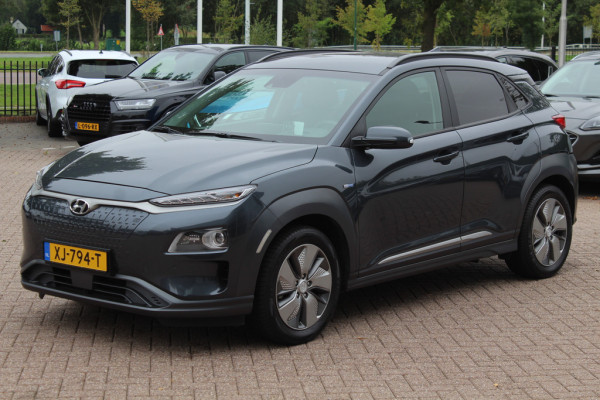 Hyundai Kona EV Premium 64 kWh / Camera / Leder / Head-up / 18'' / Navigatie / Stuur+Stoelverwarming / Keyless / KRELL Audio / DAB / ACC