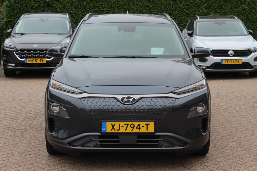 Hyundai Kona EV Premium 64 kWh / Camera / Leder / Head-up / 18'' / Navigatie / Stuur+Stoelverwarming / Keyless / KRELL Audio / DAB / ACC