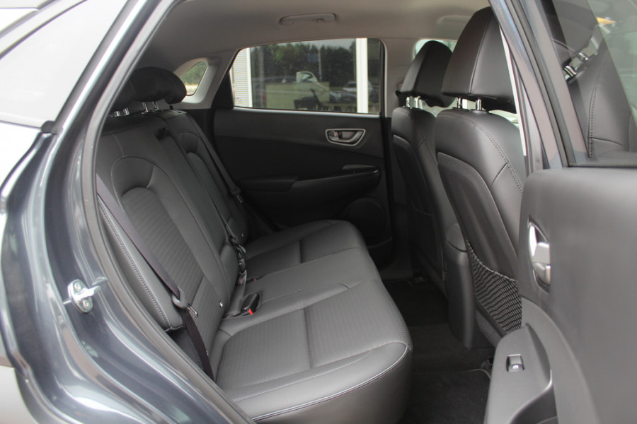 Hyundai Kona EV Premium 64 kWh / Camera / Leder / Head-up / 18'' / Navigatie / Stuur+Stoelverwarming / Keyless / KRELL Audio / DAB / ACC