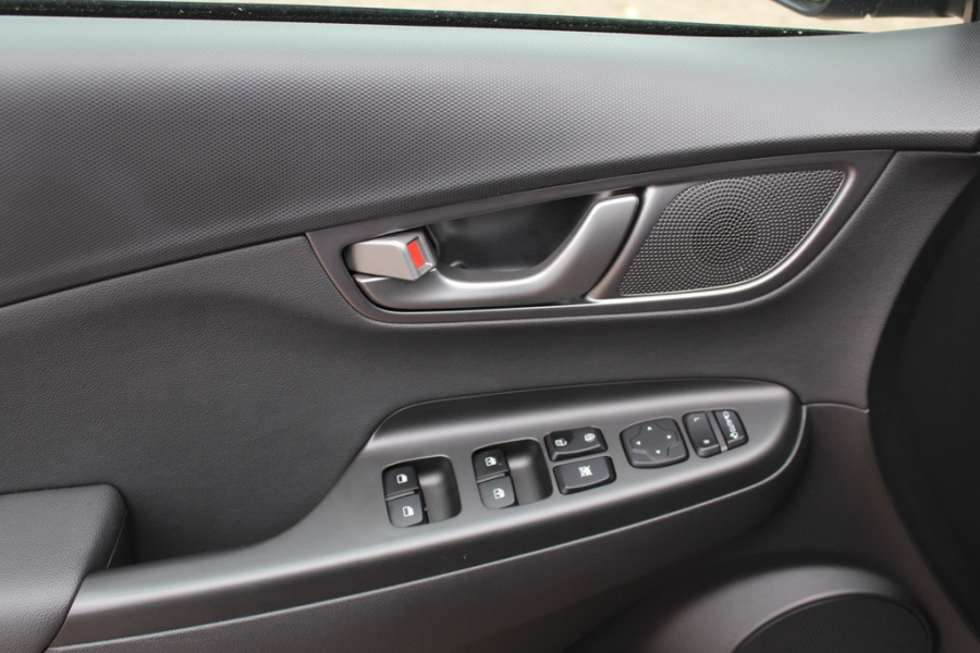 Hyundai Kona EV Premium 64 kWh / Camera / Leder / Head-up / 18'' / Navigatie / Stuur+Stoelverwarming / Keyless / KRELL Audio / DAB / ACC