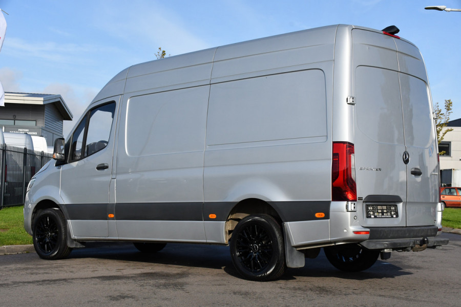 Mercedes-Benz Sprinter 319 V6 3.0 CDI L2H2 AMG Edition 360 Camera, Cruise, Carplay, 10,5'' Mbux, LED, Stoelverwarming, Standkachel, Automaat, Trekhaak, Uniek!