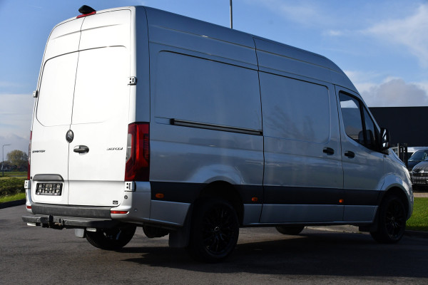 Mercedes-Benz Sprinter 319 V6 3.0 CDI L2H2 AMG Edition 360 Camera, Cruise, Carplay, 10,5'' Mbux, LED, Stoelverwarming, Standkachel, Automaat, Trekhaak, Uniek!