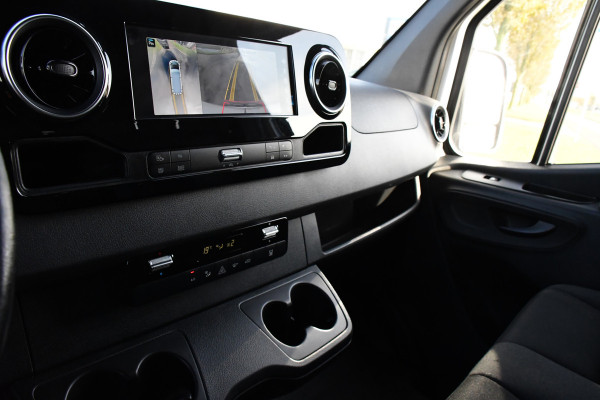Mercedes-Benz Sprinter 319 V6 3.0 CDI L2H2 AMG Edition 360 Camera, Cruise, Carplay, 10,5'' Mbux, LED, Stoelverwarming, Standkachel, Automaat, Trekhaak, Uniek!