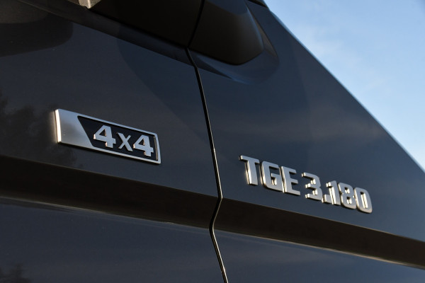 MAN TGE 35 2.0 L3H3 4x4 DC PB Edition Adaptieve Cruise, Camera, Carplay, 177pk. LED, Clima, Stoelverwarming, Trekhaak, Uniek!