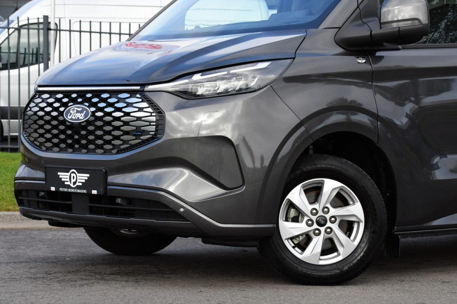 Ford E-Transit Cust. 340 L2H1 Limited 65 kWh DEMO, Virtual, Adaptieve Cruise, Camera, Carplay, Stoelverwarming, LED, 218pk, NAVI, Uniek!