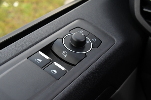 Ford E-Transit Cust. 340 L2H1 Limited 65 kWh DEMO, Virtual, Adaptieve Cruise, Camera, Carplay, Stoelverwarming, LED, 218pk, NAVI, Uniek!