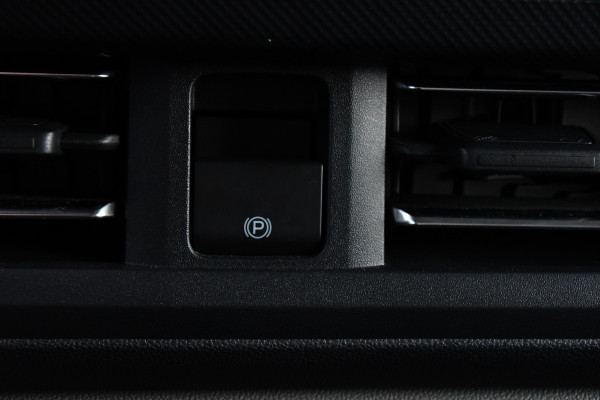 Ford E-Transit Cust. 340 L2H1 Limited 65 kWh DEMO, Virtual, Adaptieve Cruise, Camera, Carplay, Stoelverwarming, LED, 218pk, NAVI, Uniek!