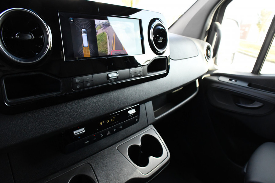 Mercedes-Benz Sprinter 317 1.9 CDI L3H2 RWD Black Edition Adaptieve Cruise, Camera, Carplay, 10,5'' Mbux, LED, Leder, Stoelverwarming, Dodehoek, NAVI, Uniek!