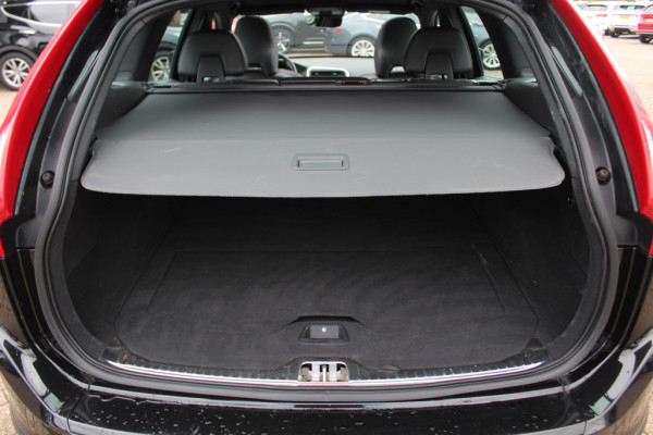 Volvo XC60 2.4 D4 Polar+ / Trekhaak / Panoramadak / Camera / Standverwarming / Leder&Alcantara / 18'' / Keyless / Navigatie / Stuur+Stoelverwarming / Blis / DAB / ACC