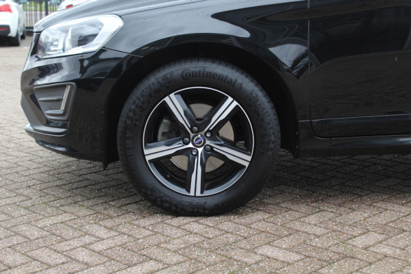 Volvo XC60 2.4 D4 Polar+ / Trekhaak / Panoramadak / Camera / Standverwarming / Leder&Alcantara / 18'' / Keyless / Navigatie / Stuur+Stoelverwarming / Blis / DAB / ACC