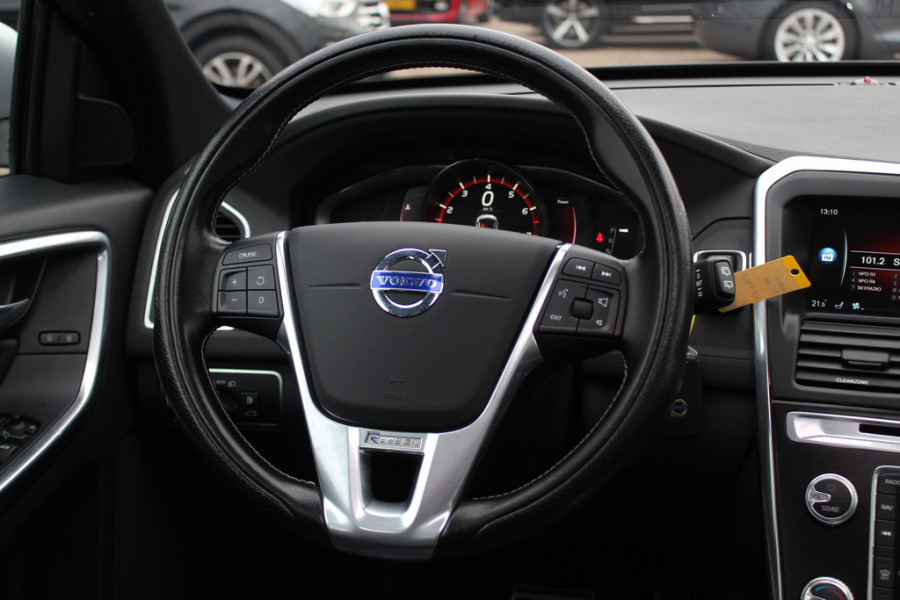 Volvo XC60 2.4 D4 Polar+ / Trekhaak / Panoramadak / Camera / Standverwarming / Leder&Alcantara / 18'' / Keyless / Navigatie / Stuur+Stoelverwarming / Blis / DAB / ACC