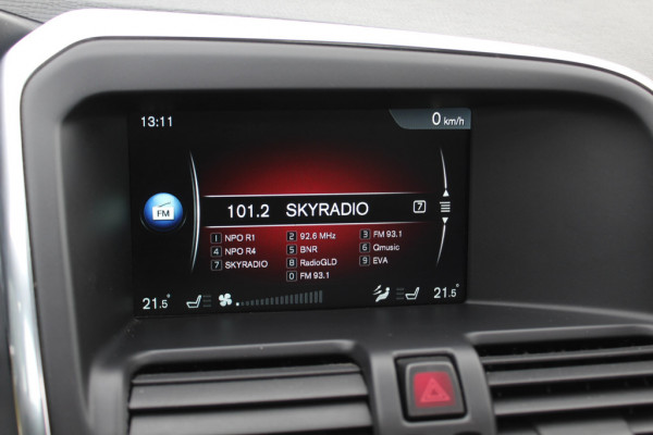 Volvo XC60 2.4 D4 Polar+ / Trekhaak / Panoramadak / Camera / Standverwarming / Leder&Alcantara / 18'' / Keyless / Navigatie / Stuur+Stoelverwarming / Blis / DAB / ACC