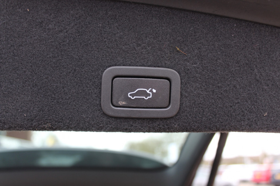 Volvo XC60 2.4 D4 Polar+ / Trekhaak / Panoramadak / Camera / Standverwarming / Leder&Alcantara / 18'' / Keyless / Navigatie / Stuur+Stoelverwarming / Blis / DAB / ACC