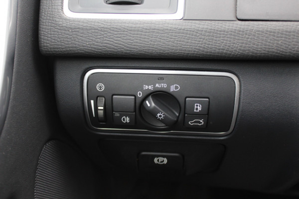 Volvo XC60 2.4 D4 Polar+ / Trekhaak / Panoramadak / Camera / Standverwarming / Leder&Alcantara / 18'' / Keyless / Navigatie / Stuur+Stoelverwarming / Blis / DAB / ACC