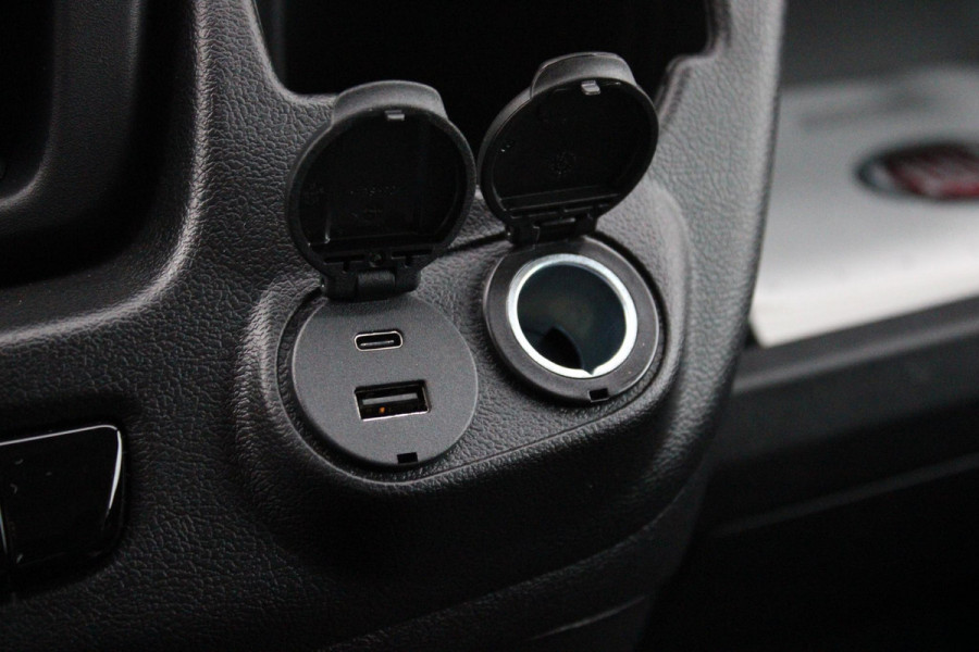 Fiat Ducato 33 2.2 MultiJet 140PK L3H2 | NIEUWE BUS! BPM VRIJ! | ACHTERUITRIJ CAMERA | APPLE CARPLAY/ANDROID AUTO | 3-ZITS | CRUISE CONTROL | CLIMATE CONTROL | DAB+ RADIO | DIGITALE COCKPIT |