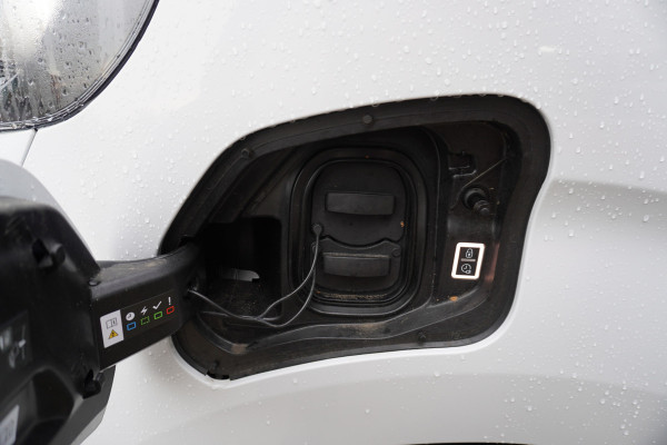 Peugeot e-Expert EV L2 75 kWh Elektrisch Automaat nr. V216 | Airco | Cruise | Navi | Camera | Snellader
